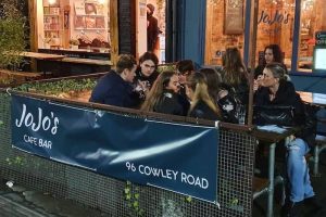 jojos-cafe-bar-cowley-road-oxford-outside-seating